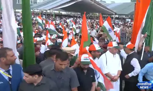 श्रीनगर में उपराज्यपाल मनोज सिन्हा ने तिरंगा रैली को दिखाई हरी झंडी श्रीनगर में उपराज्यपाल मनोज सिन्हा ने तिरंगा रैली को दिखाई हरी झंडी