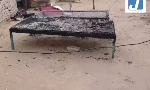 पति की खौफनाक करतूत, सो रही पत्नी को पेट्रोल डालकर फूंका पति की खौफनाक करतूत, सो रही पत्नी को पेट्रोल डालकर फूंका