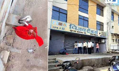 रायपुर: कई वर्षो से बकाया राशि जमा नहीं करने वाले 3 बड़े बकायेदारों के व्यवसायिक परिसर सील रायपुर: कई वर्षो से बकाया राशि जमा नहीं करने वाले 3 बड़े बकायेदारों के व्यवसायिक परिसर सील
