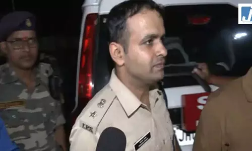 रांची में धरनास्थल पर अंधेरे में पहुंची पुलिस, भाजपा नेताओं का आरोप- छात्रों को जबरन हटाने की हुई कोशिश रांची में धरनास्थल पर अंधेरे में पहुंची पुलिस, भाजपा नेताओं का आरोप- छात्रों को जबरन हटाने की हुई कोशिश