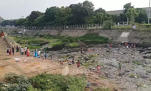 आदि अमावस्या पर मेट्टूर में उमड़ा आस्था का सैलाब, कावेरी किनारे पूर्वजों को अर्पित की भेंट