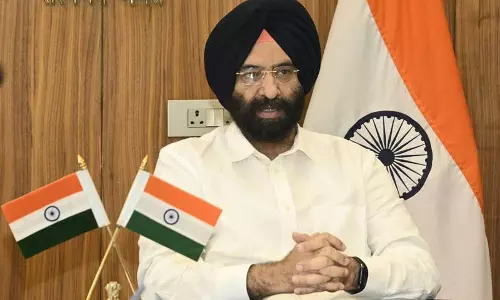 Delhi विधानसभा में हंगामा, 8 विधायक बाहर Delhi विधानसभा में हंगामा, 8 विधायक बाहर