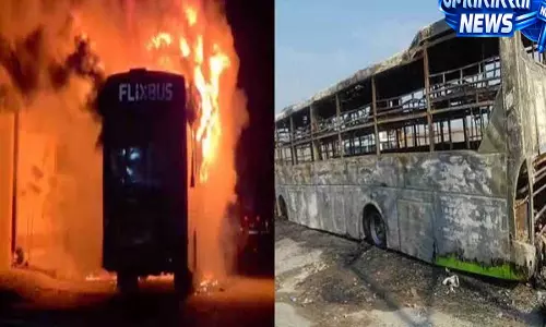 मुजफ्फरपुर में बस में लगी अचानक आग यात्रियों में मची अफरा तफरी मुजफ्फरपुर में बस में लगी अचानक आग यात्रियों में मची अफरा तफरी