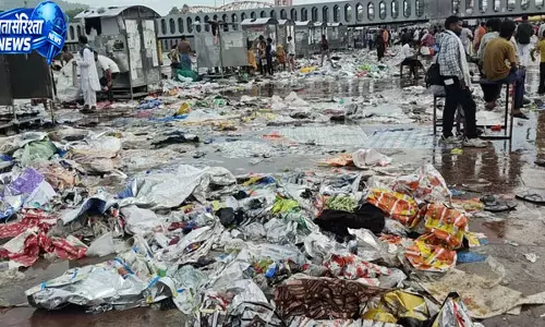कांवड़ मेला खत्म, हरिद्वार में हजारों मीट्रिक टन कूड़ा बना नगर निगम के लिए चुनौती कांवड़ मेला खत्म, हरिद्वार में हजारों मीट्रिक टन कूड़ा बना नगर निगम के लिए चुनौती