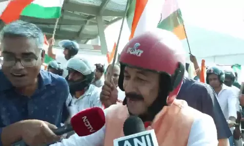 स्वतंत्रता दिवस से पहले दिल्ली में NDA सांसदों ने तिरंगा बाइक रैली निकाली स्वतंत्रता दिवस से पहले दिल्ली में NDA सांसदों ने तिरंगा बाइक रैली निकाली