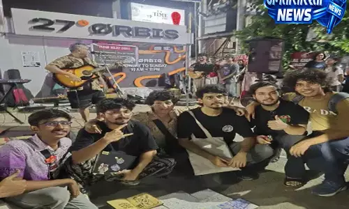 बाढ़ के बीच असम में अनोखी पहल सड़क पर कला प्रदर्शन बना एकता का जरिया बाढ़ के बीच असम में अनोखी पहल सड़क पर कला प्रदर्शन बना एकता का जरिया