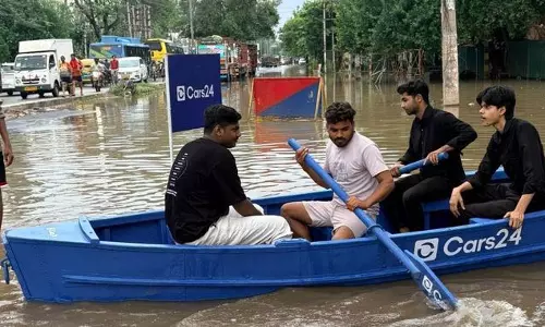 Gurugram में नाव से डिलीवरी पर लगा जुर्माना