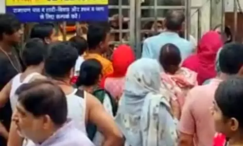 Gurugram: मंदिर की बदहाल व्यवस्था पर श्रद्धालुओं का आक्रोश, गेट पर लगाया ताला Gurugram: मंदिर की बदहाल व्यवस्था पर श्रद्धालुओं का आक्रोश, गेट पर लगाया ताला