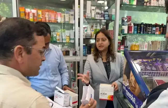 Dehradun: मेडिकल स्टोरों में अनियमितता मिलने पर कार्रवाई, तीन प्रतिष्ठानों पर दवा बिक्री बंद Dehradun: मेडिकल स्टोरों में अनियमितता मिलने पर कार्रवाई, तीन प्रतिष्ठानों पर दवा बिक्री बंद