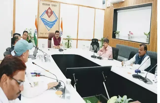 Dehradun: किसानों की आय बढ़ाने को सेब-कीवी की हाई डेंसिटी खेती को प्रोत्साहन Dehradun: किसानों की आय बढ़ाने को सेब-कीवी की हाई डेंसिटी खेती को प्रोत्साहन