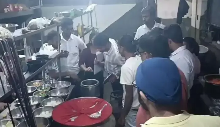 Siliguri: खाद्य पदार्थों की जांच को लेकर विभाग और नगर निगम की संयुक्त कार्रवाई Siliguri: खाद्य पदार्थों की जांच को लेकर विभाग और नगर निगम की संयुक्त कार्रवाई