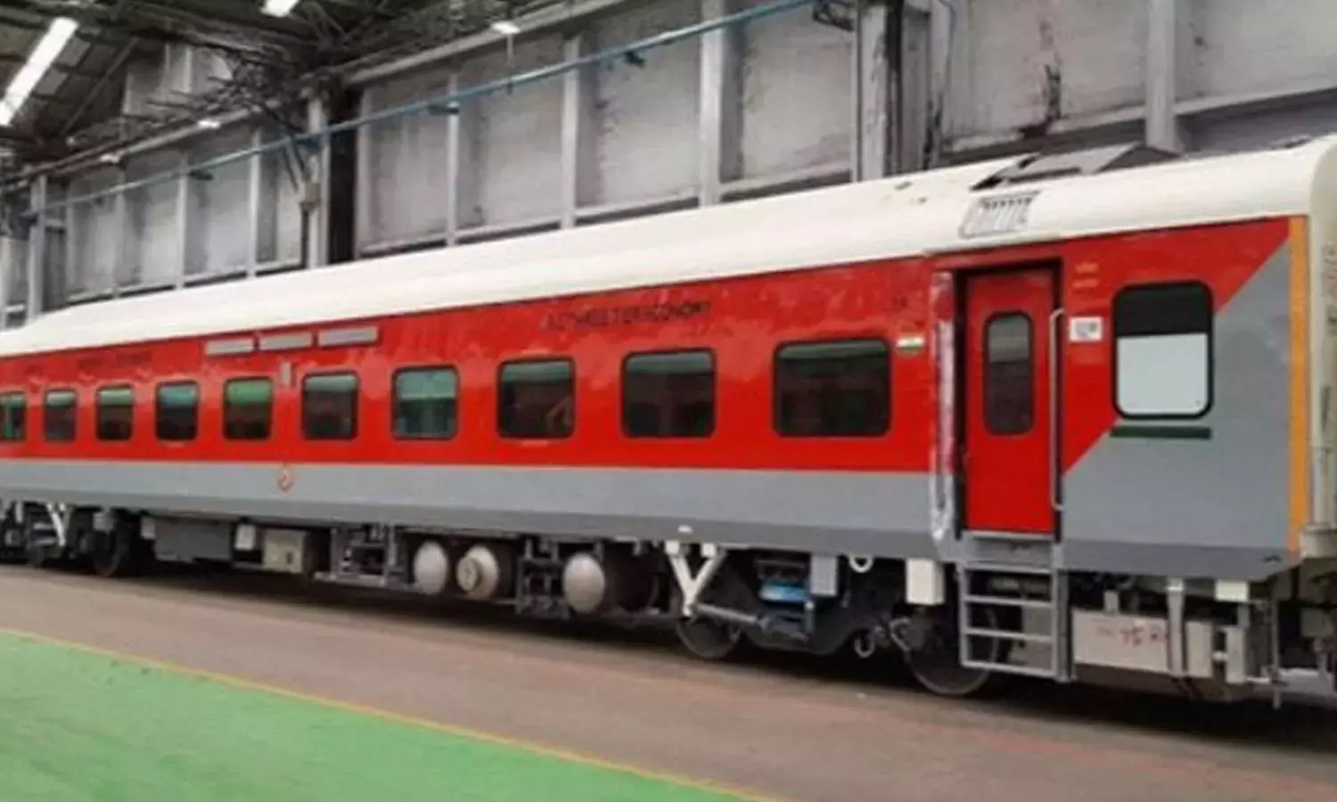 शिर्डी एक्सप्रेस को आधुनिक LHB कोचों के साथ अपग्रेड किया गया शिर्डी एक्सप्रेस को आधुनिक LHB कोचों के साथ अपग्रेड किया गया