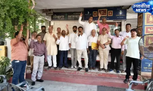 हाउस टैक्स बढ़ोतरी के विरोध में व्यापारियों का आंदोलन सातवें दिन भी जारी हाउस टैक्स बढ़ोतरी के विरोध में व्यापारियों का आंदोलन सातवें दिन भी जारी