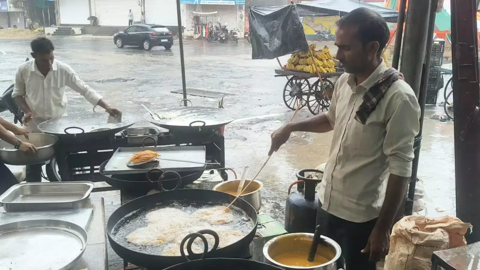 Banswara: हरियाली अमावस्या से वागड़ में श्रावण का शुभारंभ, फिजा में घुली मालपुओं की खुशबू Banswara: हरियाली अमावस्या से वागड़ में श्रावण का शुभारंभ, फिजा में घुली मालपुओं की खुशबू