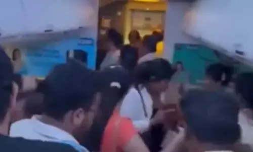 दिल्ली-पुणे स्पाइसजेट फ्लाइट में AC फेल, बढ़ती गर्मी से यात्रियों का हंगामा
