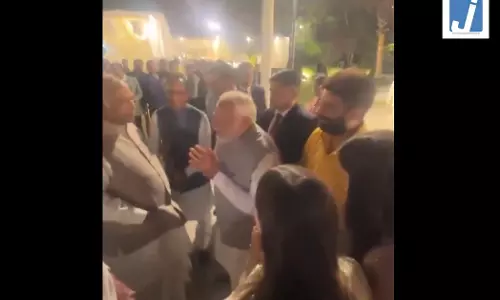 जब प्रियंका गांधी ने PM मोदी से पूछा कैसे हैं आप , खड़गे की टिप्पणी पर प्रधानमंत्री मुस्कुराते नजर आए जब प्रियंका गांधी ने PM मोदी से पूछा कैसे हैं आप , खड़गे की टिप्पणी पर प्रधानमंत्री मुस्कुराते नजर आए