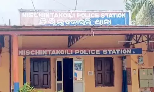 कटक-चांदबाली रोड पर महिला से बदसलूकी का आरोप, दोस्त से मारपीट कटक-चांदबाली रोड पर महिला से बदसलूकी का आरोप, दोस्त से मारपीट