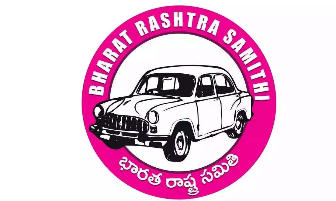 Telangana: बीआरएस सदस्यों ने मधिरा नगर निगम कार्यालय की घेराबंदी की