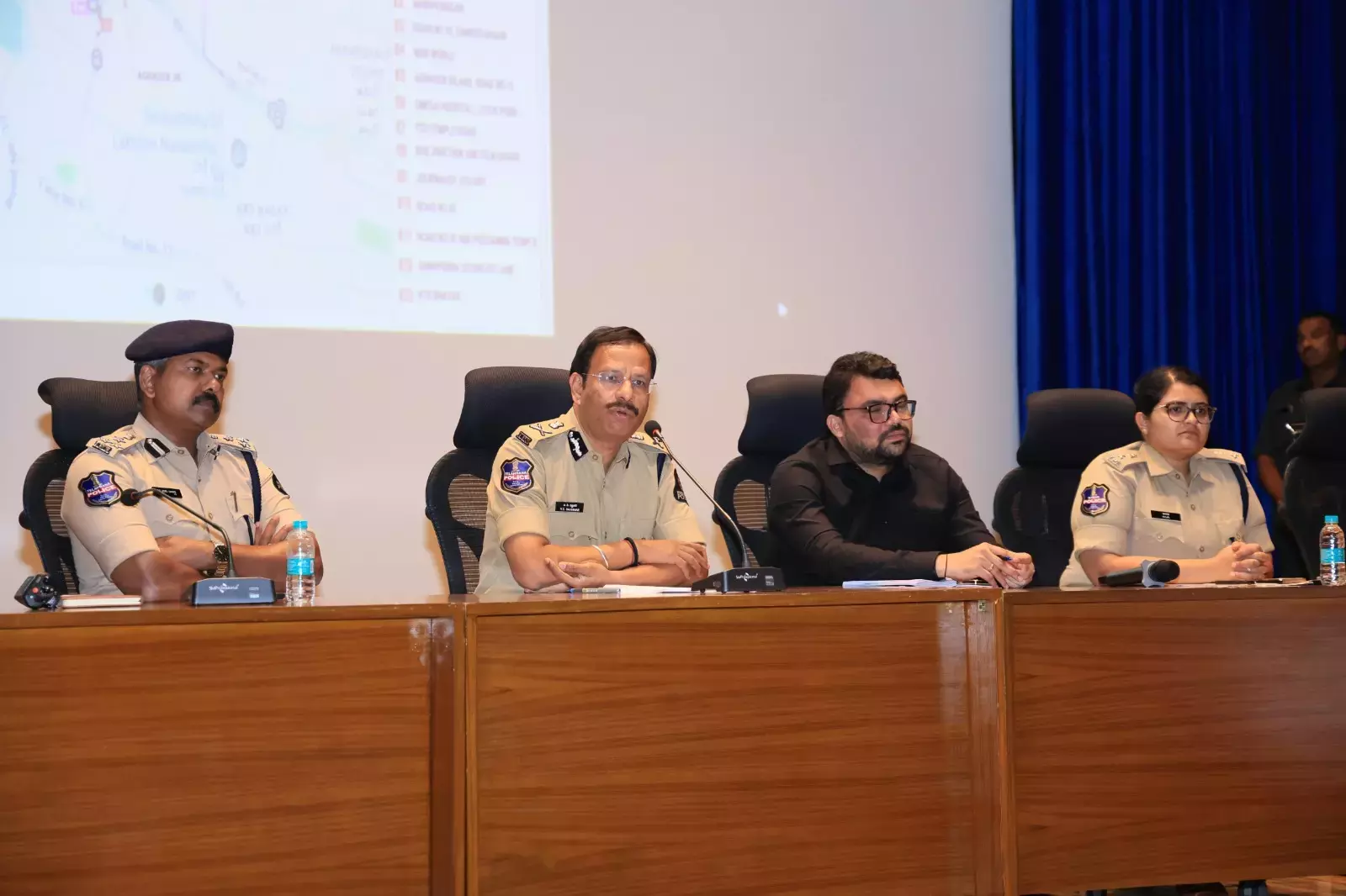 Telangana: 18 अगस्त से केबीआर पार्क के आसपास वन-वे ट्रैफिक Telangana: 18 अगस्त से केबीआर पार्क के आसपास वन-वे ट्रैफिक