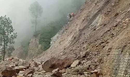 मसूरी के कैंपटी क्षेत्र के जलग्रहण इलाकों में भू-कटाव का खतरा मसूरी के कैंपटी क्षेत्र के जलग्रहण इलाकों में भू-कटाव का खतरा