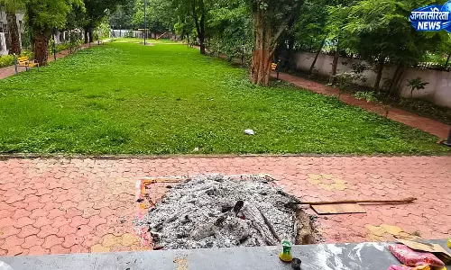 इंदौर के सार्वजनिक बगीचे में जैन संत का अंतिम संस्कार, नगर निगम की अनुमति को लेकर विवाद इंदौर के सार्वजनिक बगीचे में जैन संत का अंतिम संस्कार, नगर निगम की अनुमति को लेकर विवाद