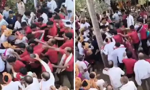 जलाभिषेक की बारी को लेकर भिड़े डाक कांवड़ियों के दो गुट, मुरैना के मंदिर में हुआ विवाद जलाभिषेक की बारी को लेकर भिड़े डाक कांवड़ियों के दो गुट, मुरैना के मंदिर में हुआ विवाद