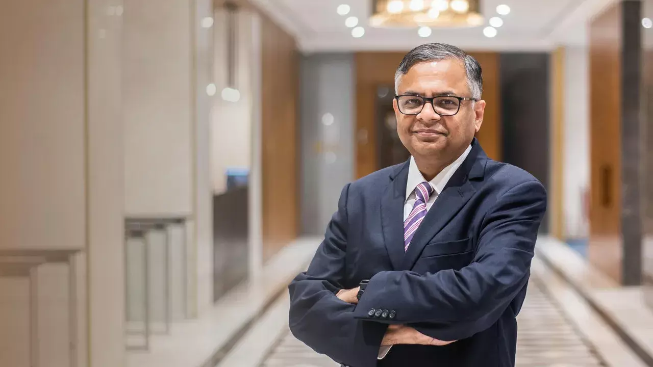 टाटा में बड़ी गिरावट: चंद्रशेखरन के पद छोड़ते ही निवेशकों को भारी नुकसान टाटा में बड़ी गिरावट: चंद्रशेखरन के पद छोड़ते ही निवेशकों को भारी नुकसान