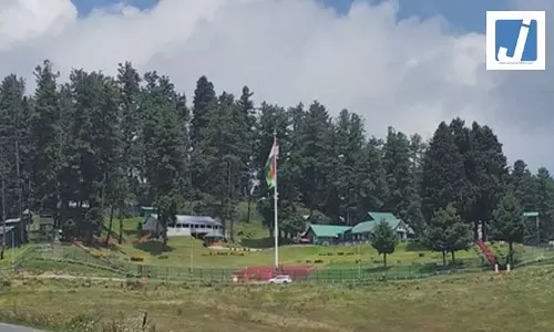 स्वतंत्रता दिवस से पहले देशभक्ति के रंग में रंगा कश्मीर स्वतंत्रता दिवस से पहले देशभक्ति के रंग में रंगा कश्मीर