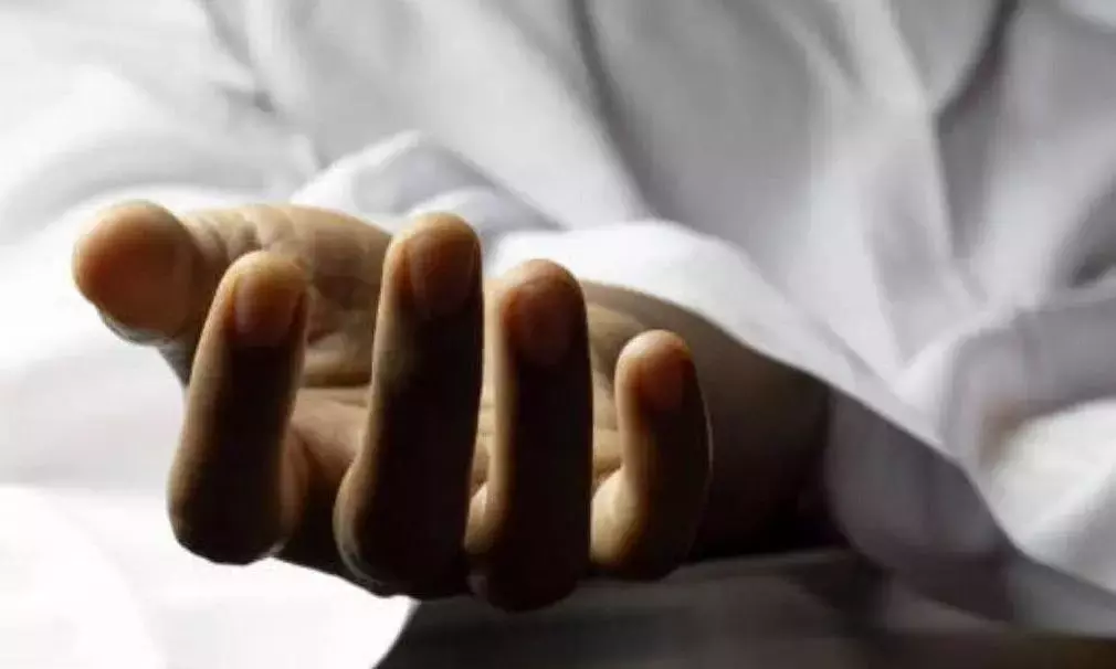 अज्ञात व्यक्तियों द्वारा जंगली सूअरों के लिए बिछाए गए बिजली के तार के कारण वन बीट अधिकारी की मृत्यु हो गई अज्ञात व्यक्तियों द्वारा जंगली सूअरों के लिए बिछाए गए बिजली के तार के कारण वन बीट अधिकारी की मृत्यु हो गई