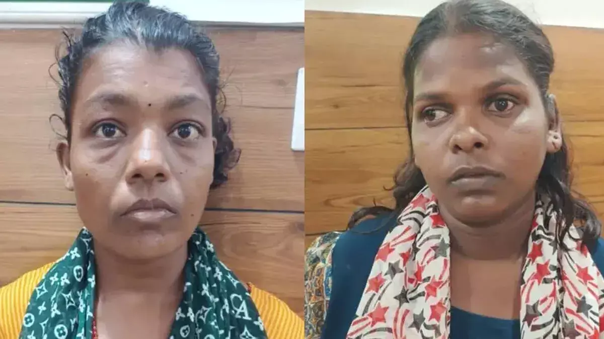 ठगी का अजीब मामला: सांप का श्राप बताकर महिला के गहने पार, 2 गिरफ्तार ठगी का अजीब मामला: सांप का श्राप बताकर महिला के गहने पार, 2 गिरफ्तार