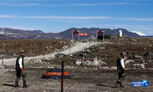 अरुणाचल सीमा पर PLA की गतिविधियों को लेकर मचा हड़कंप अरुणाचल सीमा पर PLA की गतिविधियों को लेकर मचा हड़कंप
