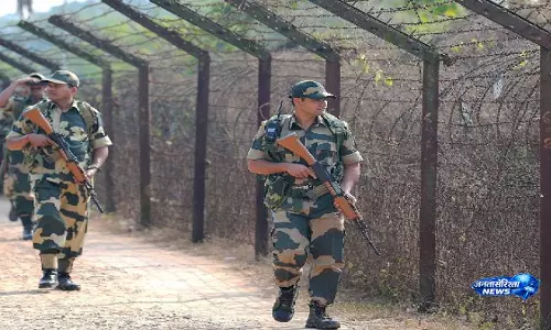 सेना की गतिविधियों पर नजर रखने का शक पाकिस्तानी संदिग्ध गिरफ्तार सेना की गतिविधियों पर नजर रखने का शक पाकिस्तानी संदिग्ध गिरफ्तार