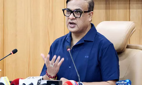 बाढ़ प्रभावितों की हर संभव मदद करेंगे हिमंत सरमा बाढ़ प्रभावितों की हर संभव मदद करेंगे हिमंत सरमा