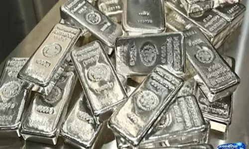 चांदी की कीमत में उछाल निवेशकों की बढ़ी दिलचस्पी चांदी की कीमत में उछाल निवेशकों की बढ़ी दिलचस्पी