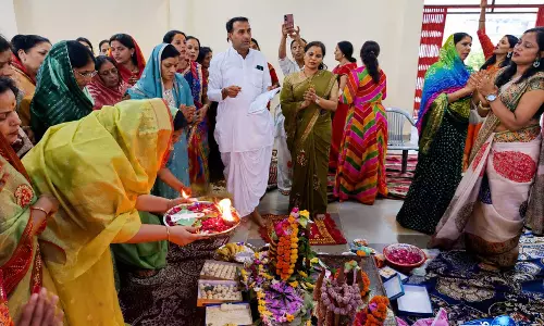 मरुधरा माहेश्वरी महिला मंडल ने विधि-विधान से किया रुद्राभिषेक, 1111 बेलपत्रों से सजे भोलेनाथ