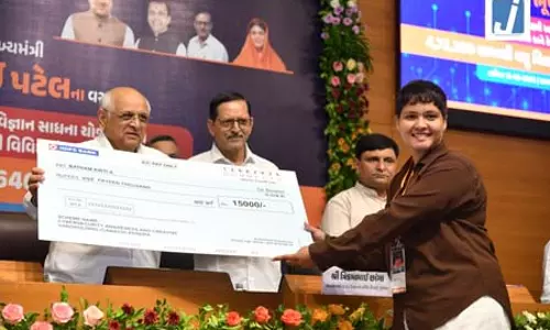 गुजरात के मुख्यमंत्री ने 4.72 लाख से ज्यादा छात्रों को 646 करोड़ रुपए की स्कॉलरशिप बांटी गुजरात के मुख्यमंत्री ने 4.72 लाख से ज्यादा छात्रों को 646 करोड़ रुपए की स्कॉलरशिप बांटी