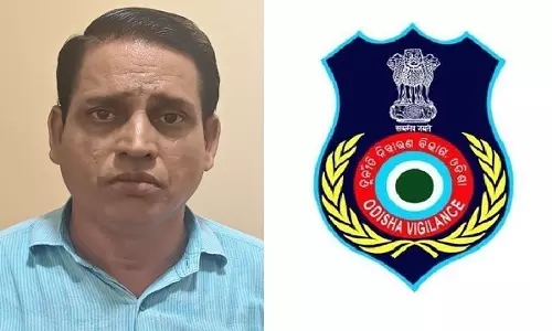 सतर्कता विभाग ने रिश्वत लेते हुए ब्रह्मपुर के मुख्य जिला कृषि अधिकारी को पकड़ा