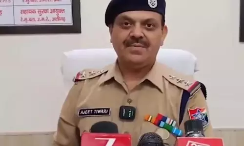 अलीगढ़ रेलवे स्टेशन पर निकली तिरंगा यात्रा, RPF-GRP ने यात्रियों को बताया राष्ट्रीय ध्वज का महत्व अलीगढ़ रेलवे स्टेशन पर निकली तिरंगा यात्रा, RPF-GRP ने यात्रियों को बताया राष्ट्रीय ध्वज का महत्व
