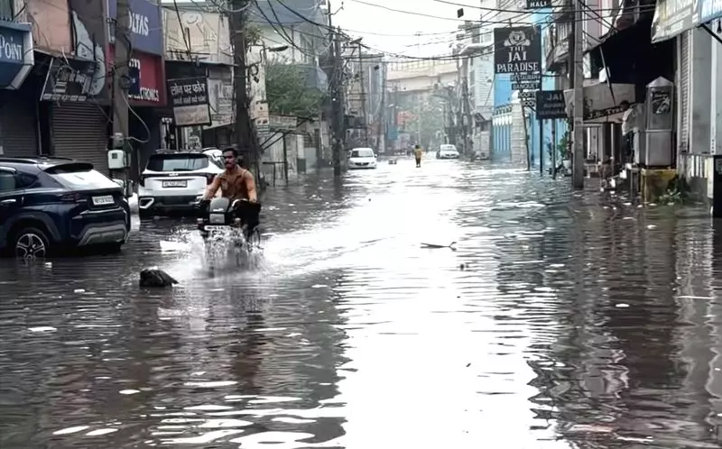 रोहतक में जलभराव के कारण मॉनसून की तैयारियों की रोज़ाना समीक्षा शुरू रोहतक में जलभराव के कारण मॉनसून की तैयारियों की रोज़ाना समीक्षा शुरू