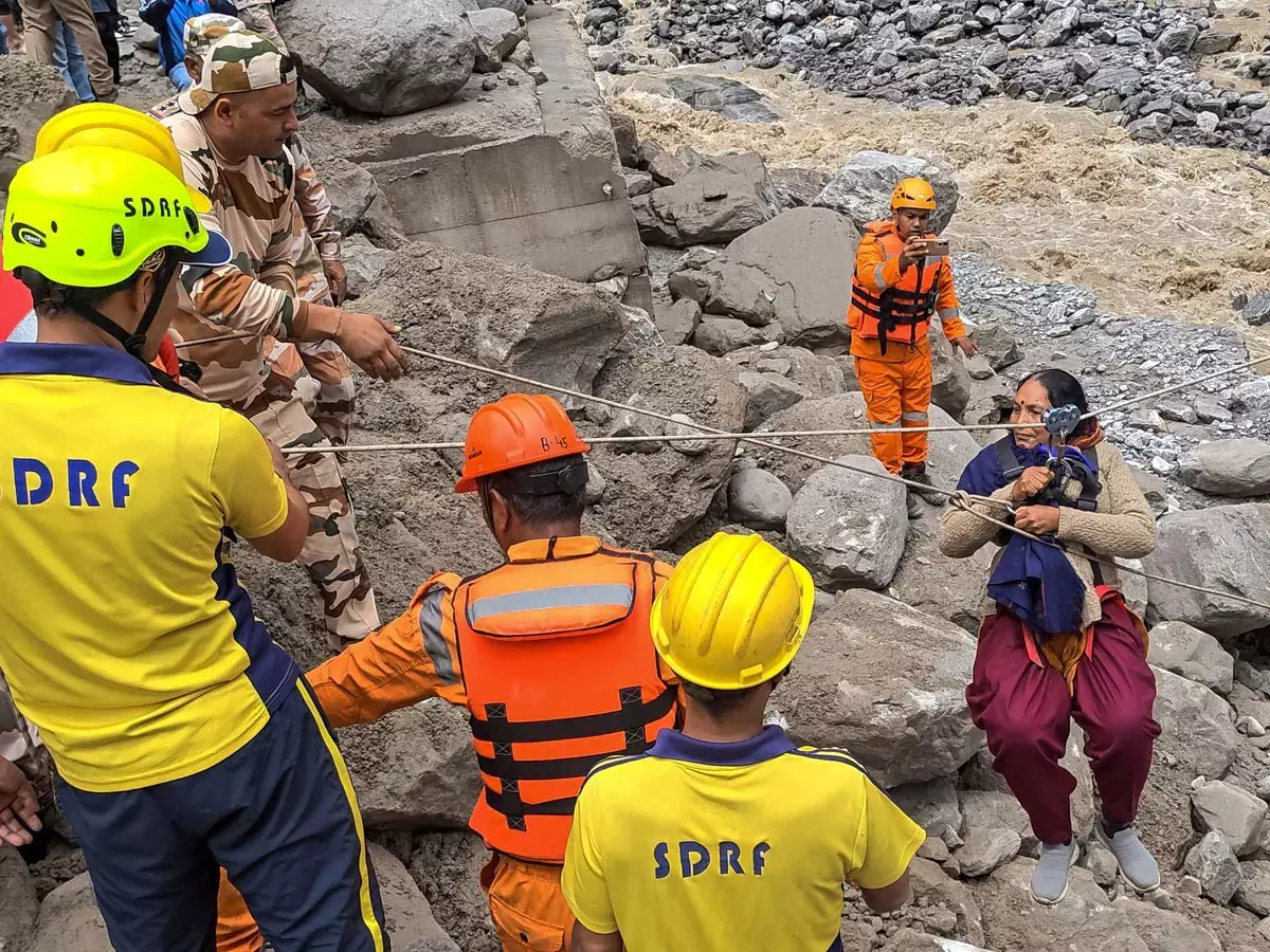 उत्तराखंड में बारिश से पहाड़ से मैदान तक आफत, 215 करोड़ का नुकसान उत्तराखंड में बारिश से पहाड़ से मैदान तक आफत, 215 करोड़ का नुकसान