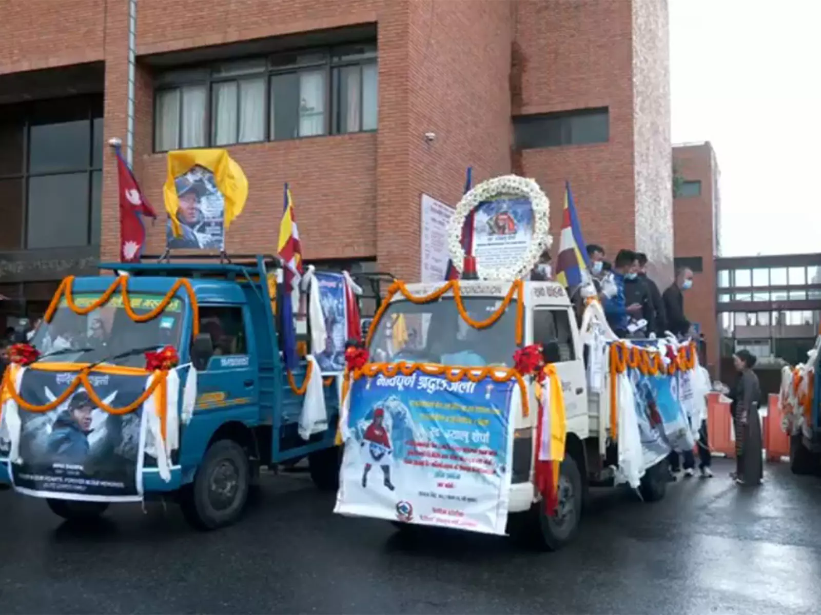 ब्रॉड पीक हिमस्खलन में मारे गए 3 पर्वतारोहियों के शव काठमांडू पहुंचे ब्रॉड पीक हिमस्खलन में मारे गए 3 पर्वतारोहियों के शव काठमांडू पहुंचे