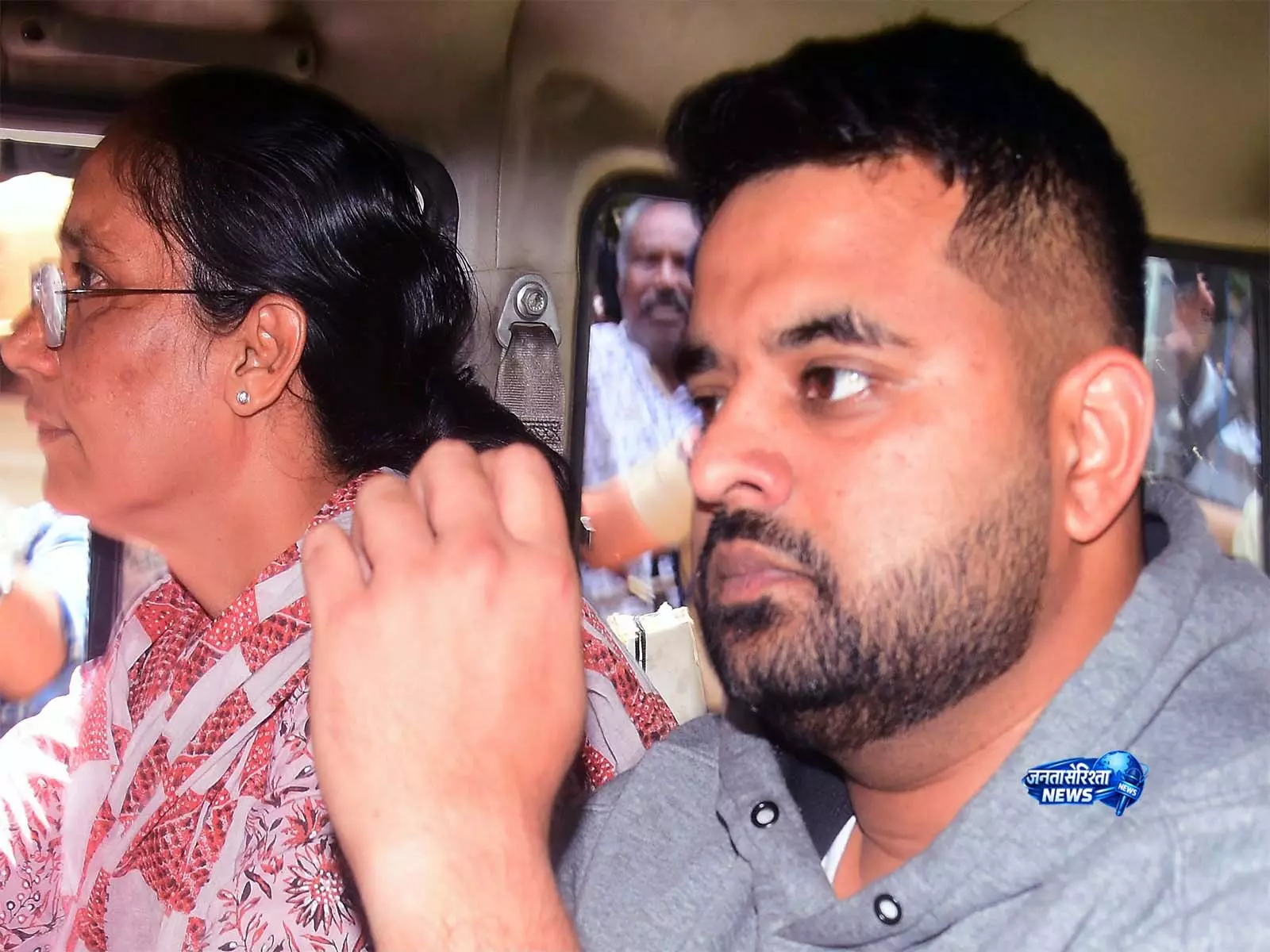 जेल में फोन मिलने से प्रज्वल रेवन्ना पर उठे सवाल जेल में फोन मिलने से प्रज्वल रेवन्ना पर उठे सवाल