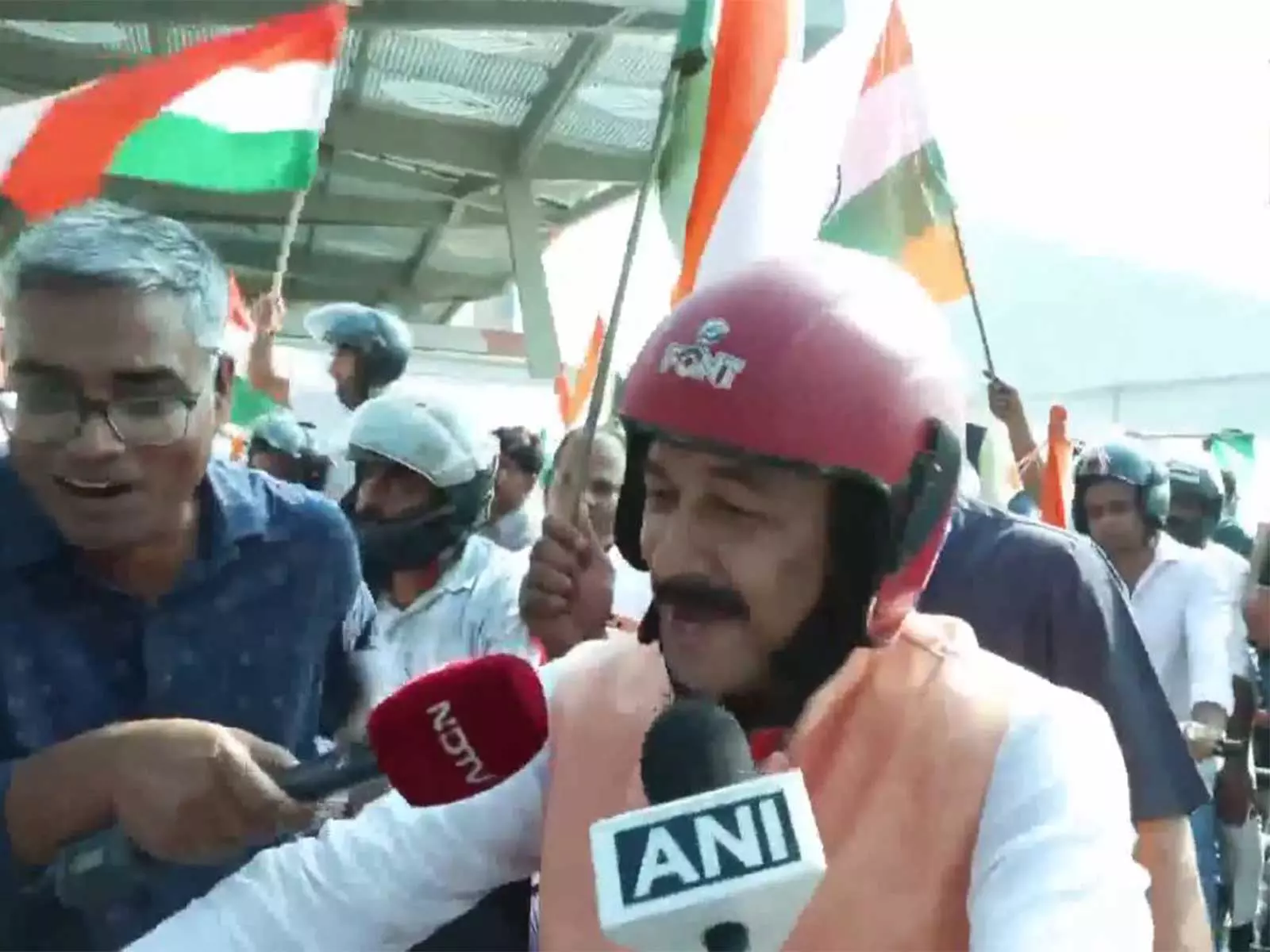 स्वतंत्रता दिवस से पहले दिल्ली में NDA सांसदों ने तिरंगा बाइक रैली निकाली स्वतंत्रता दिवस से पहले दिल्ली में NDA सांसदों ने तिरंगा बाइक रैली निकाली