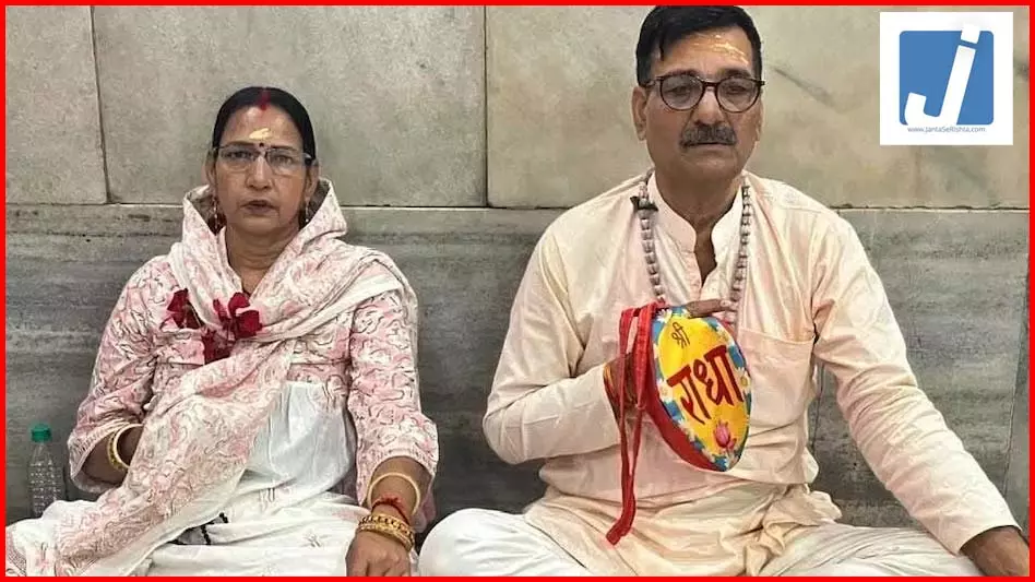 पूजा सामग्री विसर्जित करते समय नदी में डूबे दंपती, ऐसे तेज धारा में समा गए पूजा सामग्री विसर्जित करते समय नदी में डूबे दंपती, ऐसे तेज धारा में समा गए