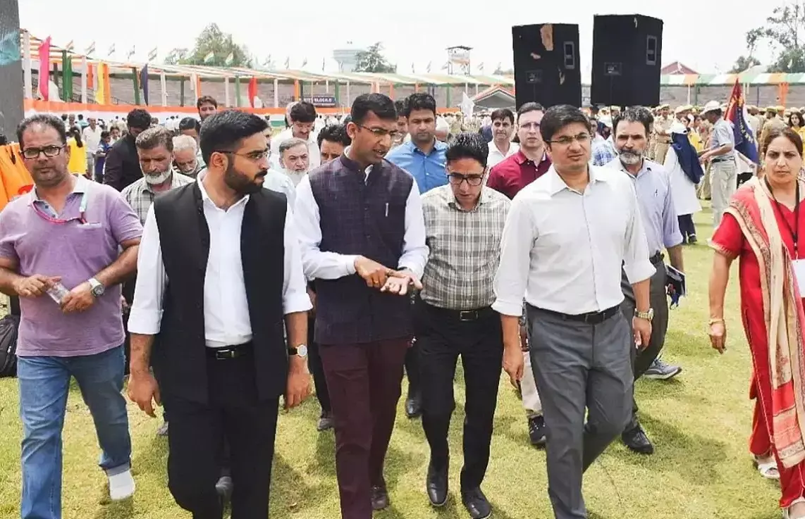 Srinagar: बख्शी स्टेडियम में स्वतंत्रता दिवस समारोह, तैयारियों का संभागीय आयुक्त ने लिया जायजा Srinagar: बख्शी स्टेडियम में स्वतंत्रता दिवस समारोह, तैयारियों का संभागीय आयुक्त ने लिया जायजा