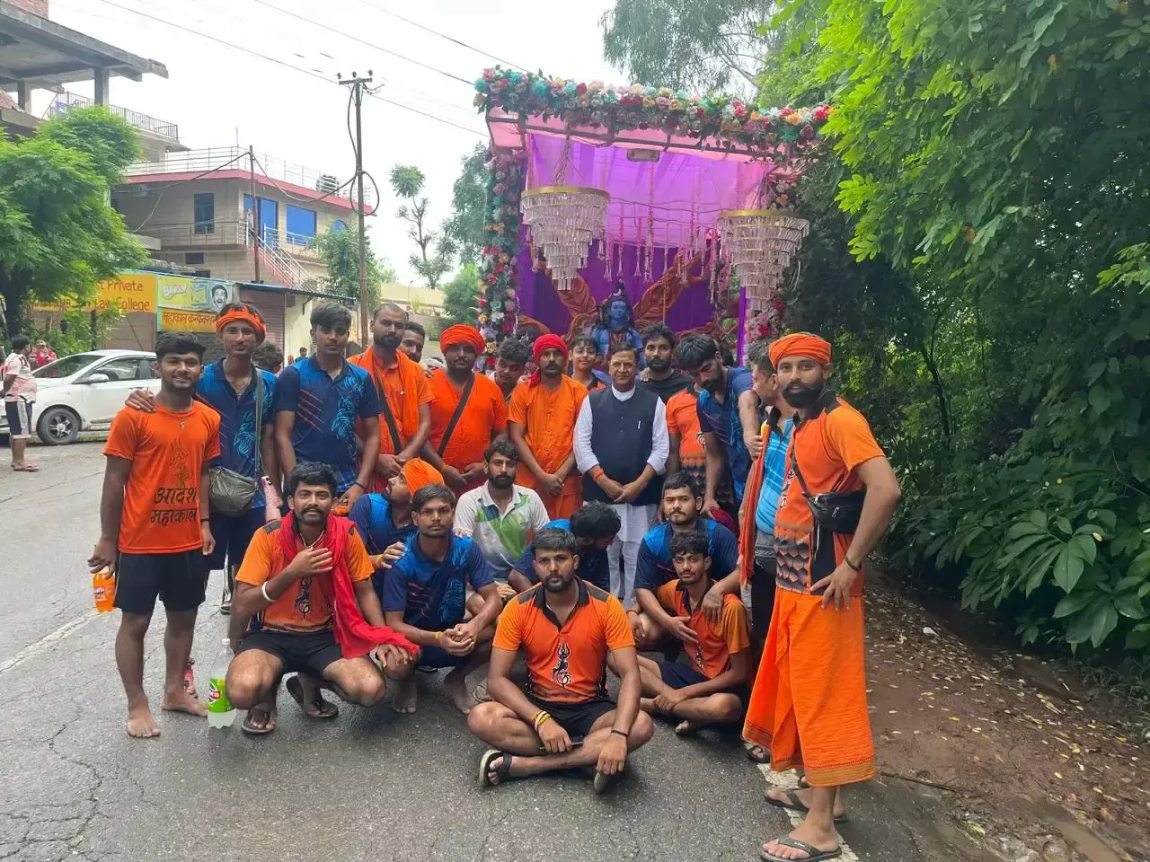 Nahan: पौड़ी वाला शिव मंदिर में गूंजे भोले के जयकारे, राजीव बिंदल ने किया कांवड़ियों का स्वागत Nahan: पौड़ी वाला शिव मंदिर में गूंजे भोले के जयकारे, राजीव बिंदल ने किया कांवड़ियों का स्वागत