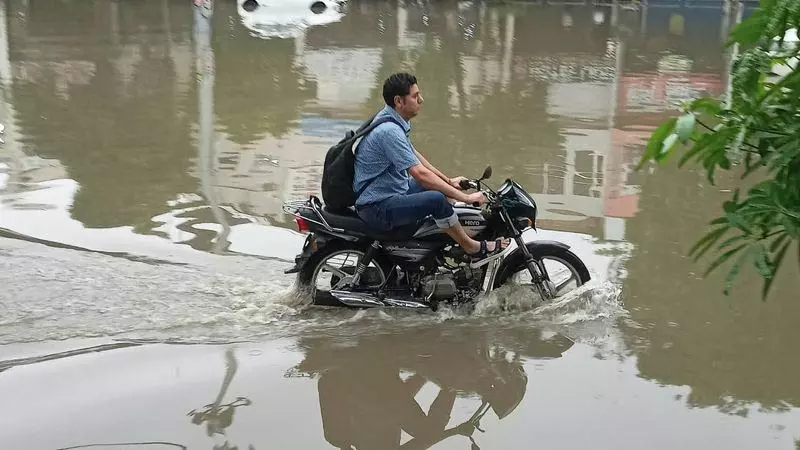 यमुनानगर में जलभराव से बढ़ी परेशानी यमुनानगर में जलभराव से बढ़ी परेशानी