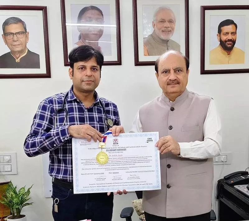 डायबिटीज देखभाल में डॉ. अनेजा सम्मानित किया गया डायबिटीज देखभाल में डॉ. अनेजा सम्मानित किया गया