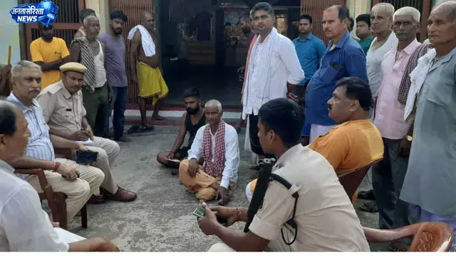 श्रीरामजानकी मंदिर में चोरी, भगवान के चांदी के मुकुट समेत 10 लाख की संपत्ति ले उड़े चोर श्रीरामजानकी मंदिर में चोरी, भगवान के चांदी के मुकुट समेत 10 लाख की संपत्ति ले उड़े चोर