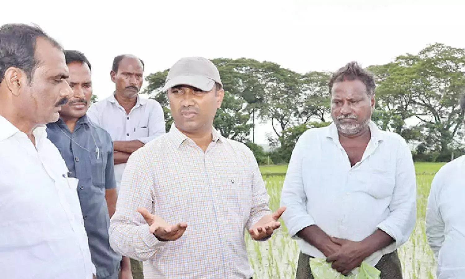 Telangana: किसानों से ज़मीन के दोबारा सर्वे की प्रक्रिया में सहयोग करने को कहा गया Telangana: किसानों से ज़मीन के दोबारा सर्वे की प्रक्रिया में सहयोग करने को कहा गया